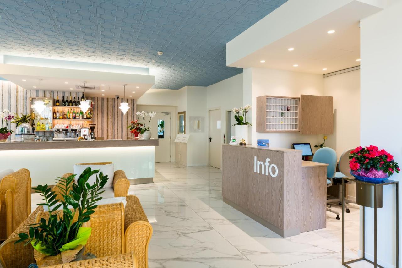 Hotel Victoria Бибионе Екстериор снимка