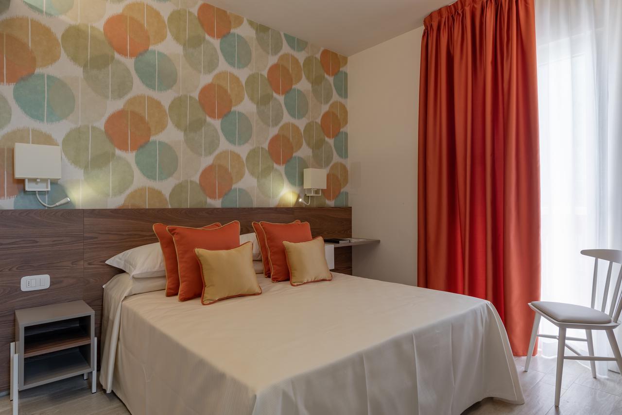 Hotel Victoria Бибионе Екстериор снимка